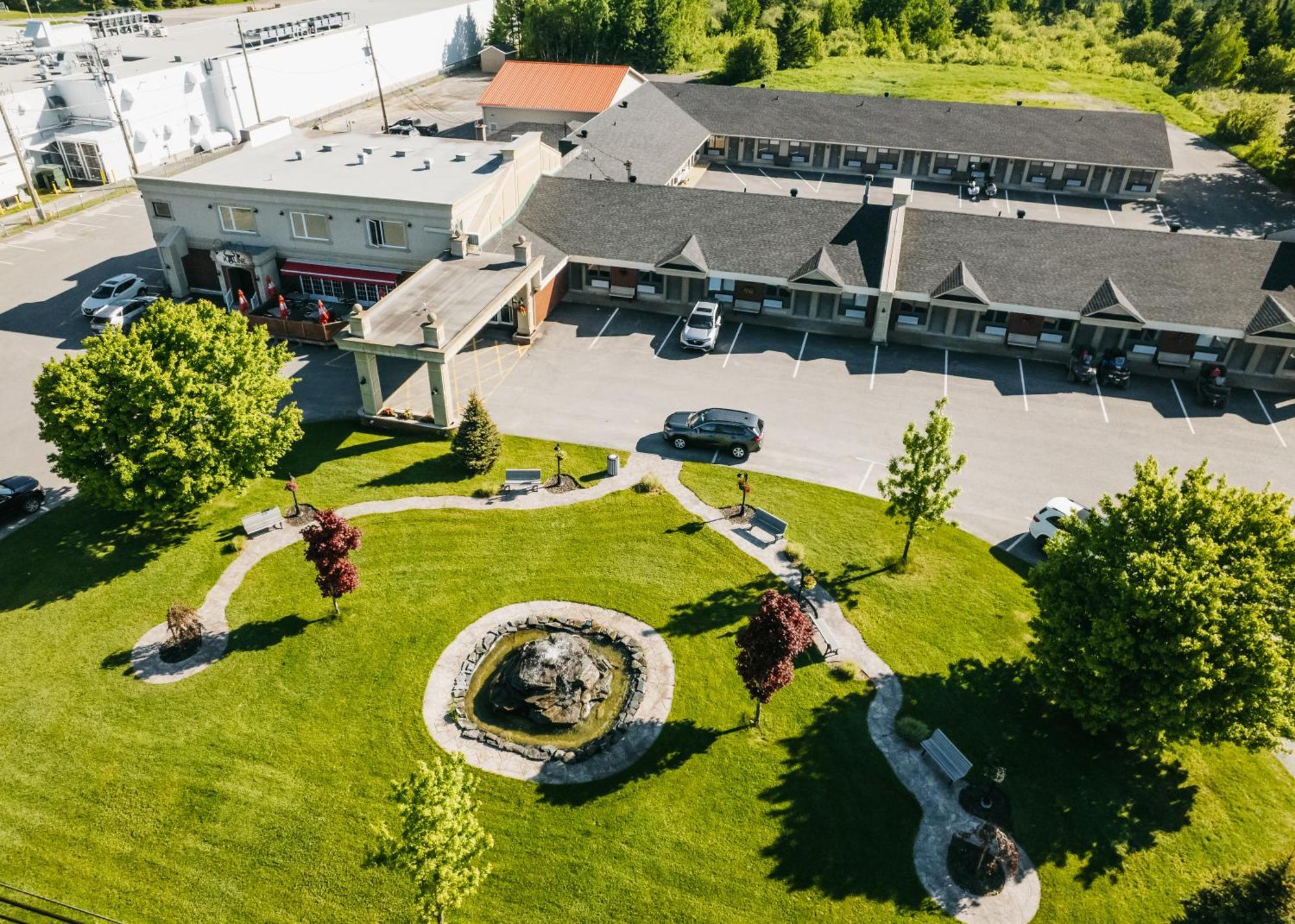 Hotel Motel Le Quiet Лак-Мегантик Экстерьер фото
